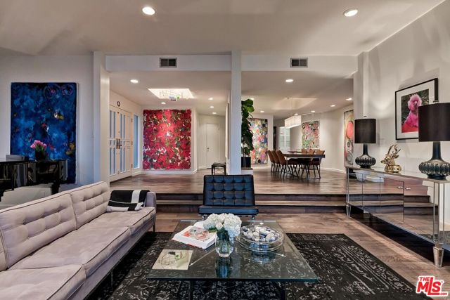 2224 Hercules Drive, Los Angeles CA: https://media.crmls.org/mediaz/11d77ffc-691c-45a3-9035-aafd96995250.jpg