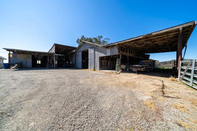 211 Smith Road, Watsonville CA: https://media.crmls.org/mediaz/11d78b2a-410c-4aba-8a19-3496bc93904e.jpg