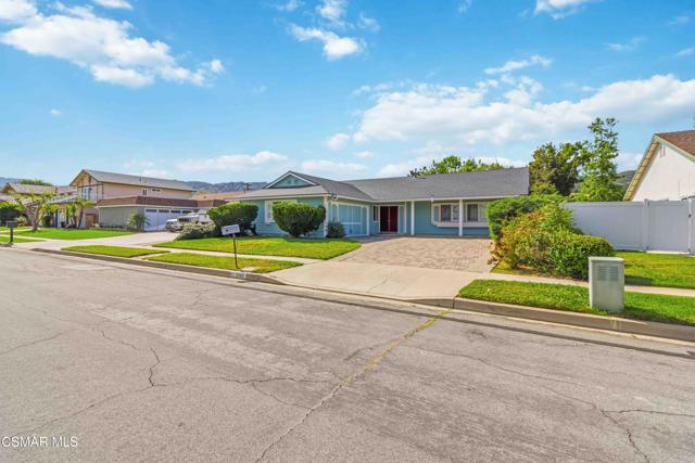 5506 Aurelia Street, Simi Valley CA: https://media.crmls.org/mediaz/11d79ca9-bda3-4f0c-83d3-6d7a9c74835a.jpg