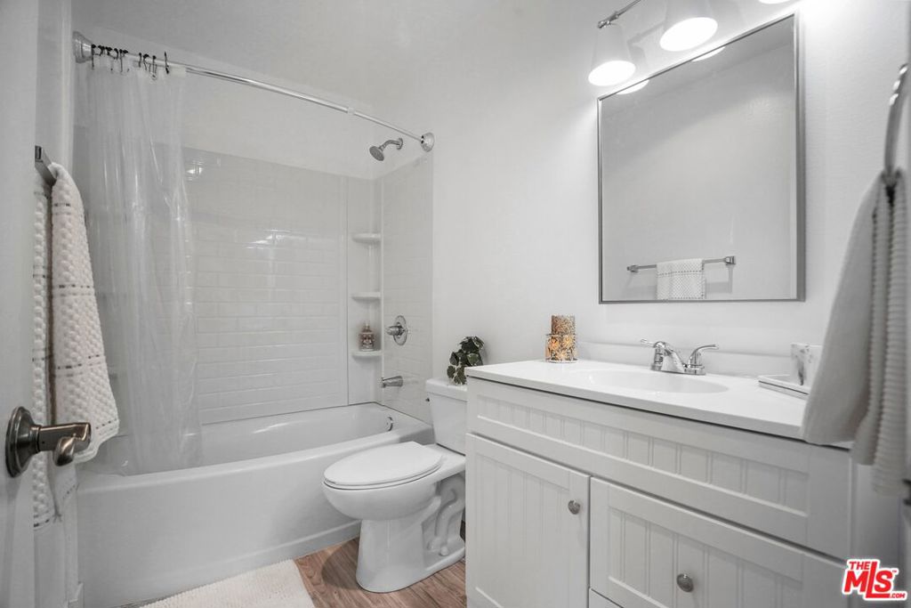 https://media.crmls.org/mediaz/11d85869-c2bd-4e97-961c-1f32905bcb6a.jpg?preset=X-Large
