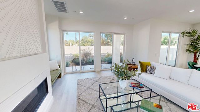 8486 N Camelia, Winnetka CA: https://media.crmls.org/mediaz/11d8ff2b-13bc-4fed-b94f-1773120c220f.jpg