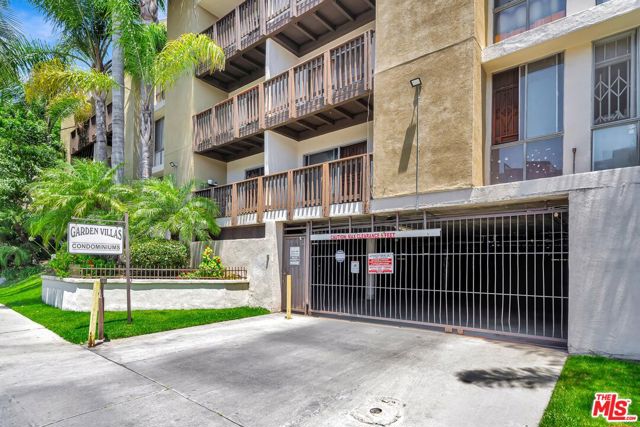 320 S Ardmore Avenue, Los Angeles CA: https://media.crmls.org/mediaz/11d90210-7612-4a8b-88ec-58bf08a4e25d.jpg
