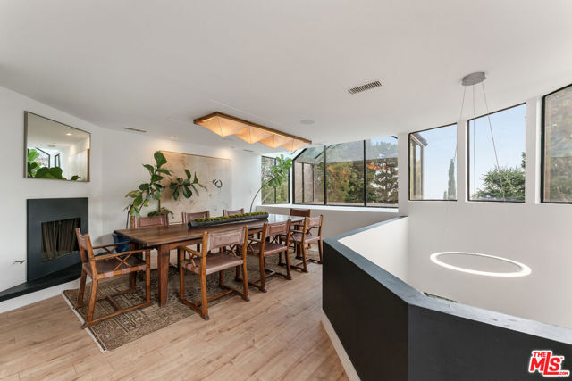 6469 Rodgerton Drive, Los Angeles CA: https://media.crmls.org/mediaz/11d928cd-3ad2-4cfb-89cb-2c7db70742ed.jpg