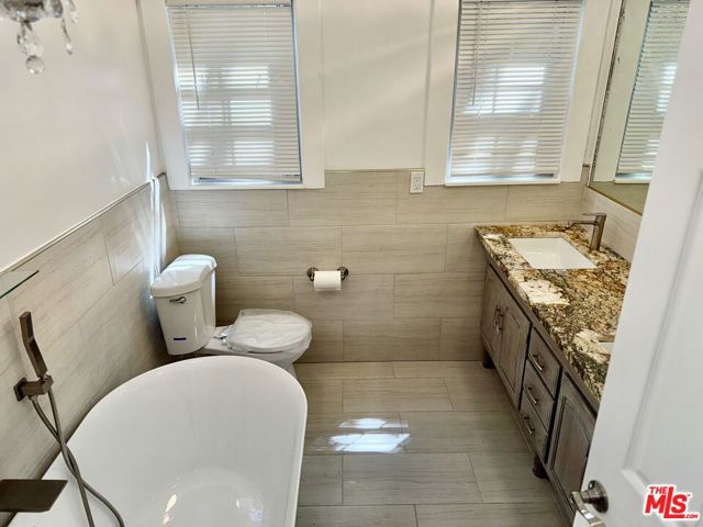 641 N Martel Avenue, Los Angeles CA: https://media.crmls.org/mediaz/11d9861b-de41-4eb8-9188-841039f1164f.jpg