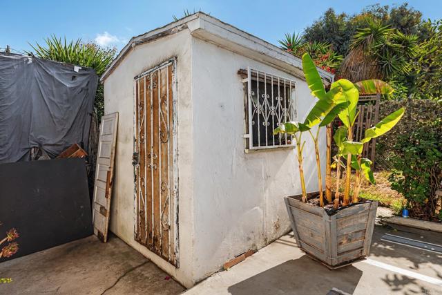 354 Sunrise Drive, San Ysidro CA: https://media.crmls.org/mediaz/11da2257-6931-4e39-9159-b760b95efb28.jpg