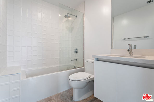 1650 Sawtelle Boulevard, Los Angeles CA: https://media.crmls.org/mediaz/11da7e45-eb98-43bd-9e12-d72a592c4d82.jpg
