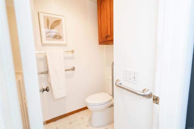 Detail Gallery Image 19 of 25 For 8840 Villa La Jolla Dr #203,  San Diego,  CA 92037 - 2 Beds | 2 Baths