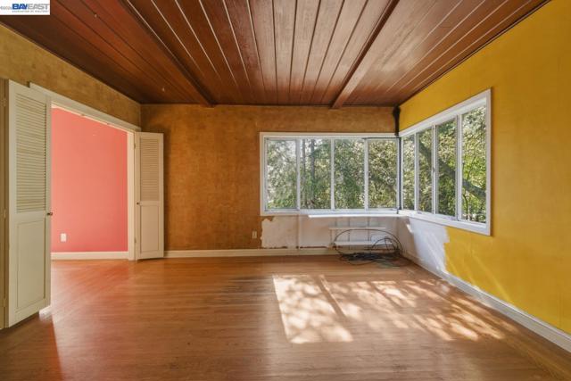 3890 Serrano St, Martinez CA: https://media.crmls.org/mediaz/11dbeb98-99db-4313-8cce-75f5f78b68a1.jpg