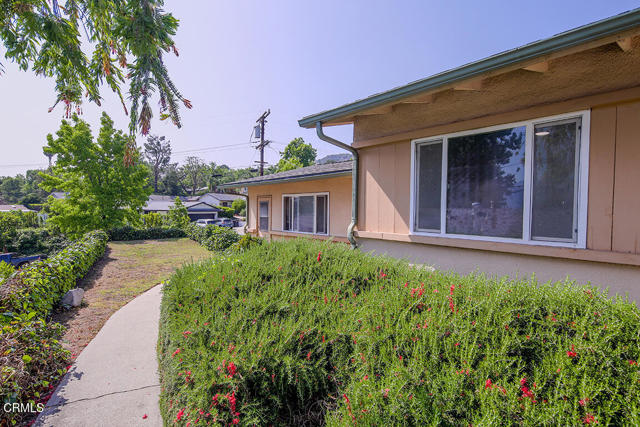 5020 Carolyn Way, La Crescenta CA: https://media.crmls.org/mediaz/11dc1010-6967-4532-8e39-3b72a735e881.jpg