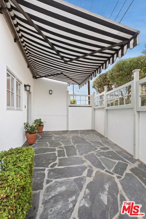 541 Homer Street, Manhattan Beach CA: https://media.crmls.org/mediaz/11dc458c-578c-407f-b082-7b291724b2a4.jpg