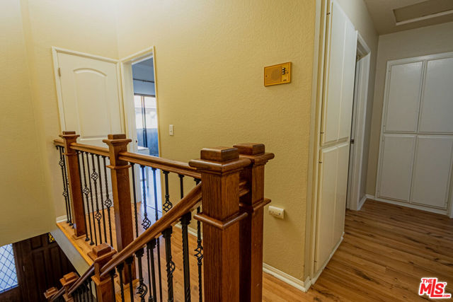 645 Magnolia Boulevard, Burbank CA: https://media.crmls.org/mediaz/11dc6638-d12c-4fc3-8ebb-df58e6512c5c.jpg