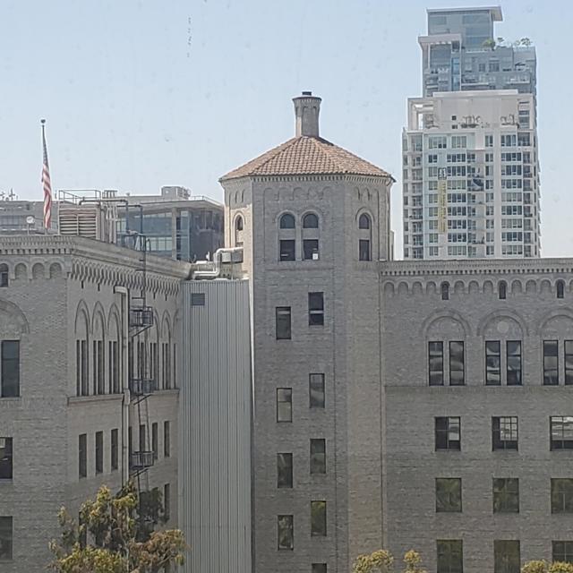 600 W 9th Street, Los Angeles CA: https://media.crmls.org/mediaz/11dca18d-220d-4539-b5c6-a234561655c4.jpg