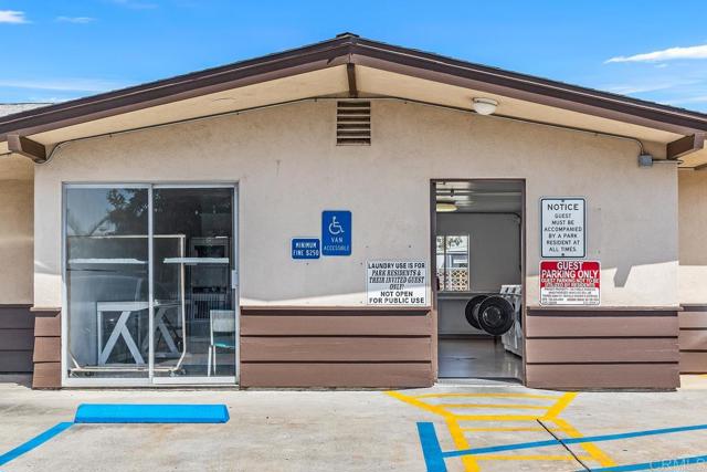 82 Shirle Lane, Oceanside CA: https://media.crmls.org/mediaz/11dcd016-0a43-4a08-90e7-70cf9ea6dbe4.jpg