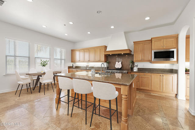 13290 Red Bird Court, Moorpark CA: https://media.crmls.org/mediaz/11dd0808-6d65-410f-b797-d6f734e903c1.jpg