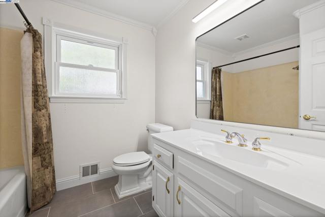 508 E Myrick Court, Clayton CA: https://media.crmls.org/mediaz/11ddb07a-6ecb-4a39-b6cd-8bb4fd6928e3.jpg