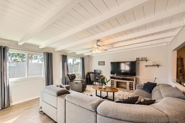 9477 Ronnie Ct, Santee CA: https://media.crmls.org/mediaz/11de80ca-3e64-4ebb-8508-6e063f411061.jpg