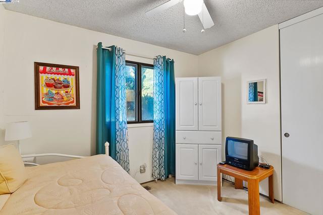 3803 Cheshire Ct, Pleasanton CA: https://media.crmls.org/mediaz/11de92b2-752b-4863-b6c7-7aeb0d685582.jpg