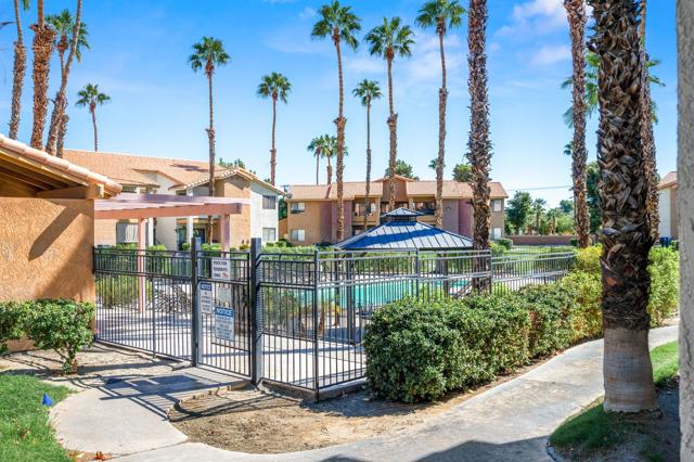 Image 23 of 25 For 78650 Avenue 42  1005