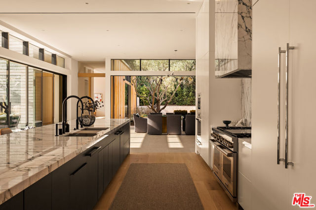 1225 Shippee Lane, Ojai CA: https://media.crmls.org/mediaz/11deb664-998c-498a-98de-05111b6abc04.jpg