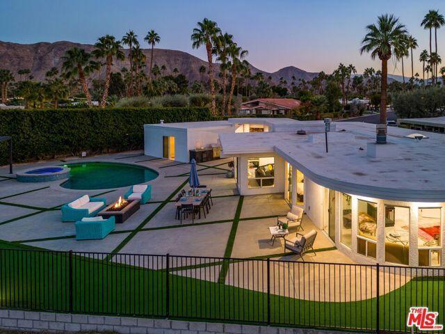 2320 S Via Lazo, Palm Springs CA: https://media.crmls.org/mediaz/11decbeb-e3ca-4e39-abb3-e9dc95fbbf90.jpg