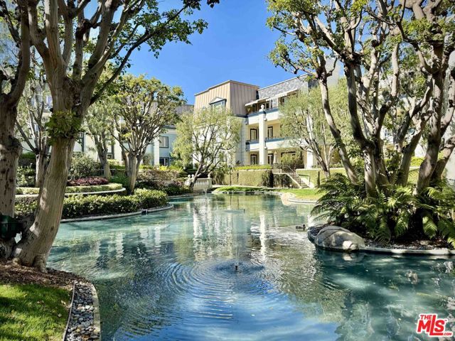 10106 Empyrean Way, Los Angeles CA: https://media.crmls.org/mediaz/11df0ffa-69b8-4994-a343-119858801033.jpg