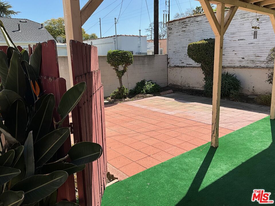 https://media.crmls.org/mediaz/11dfa32f-0628-4d56-9f91-dd5d31c742e4.jpg?preset=X-Large