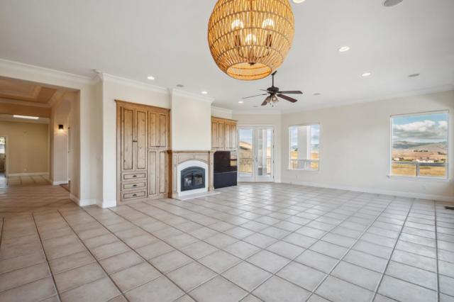 4165 Ashford Circle, Hollister CA: https://media.crmls.org/mediaz/11dfb04e-12a4-4dd1-8317-64644d1d3fe0.jpg