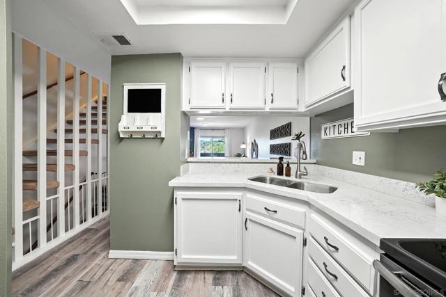 3930 60th Street, San Diego CA: https://media.crmls.org/mediaz/11e00046-d224-403d-b09c-9324dea3d1d4.jpg