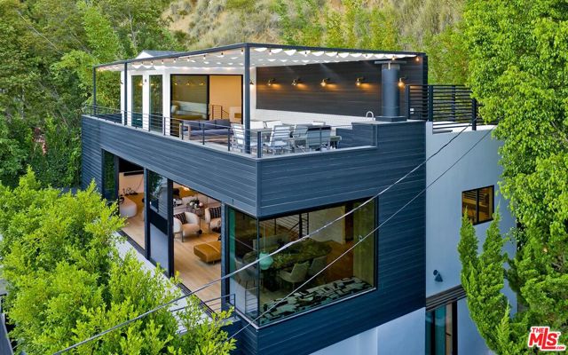 2164 Sunset Plaza Drive, Los Angeles CA: https://media.crmls.org/mediaz/11e01a6e-b861-4ad7-9b4d-a467535b446e.jpg