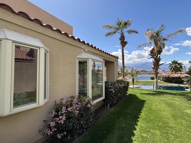 105 Lake Shore Drive, Rancho Mirage CA: https://media.crmls.org/mediaz/11e06574-9697-434c-bbe1-78856926e119.jpg