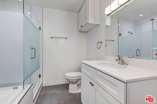 211 CALIFORNIA Avenue, Santa Monica CA: https://media.crmls.org/mediaz/11e06986-1cfa-4988-b7e3-95949e0a7f0c.jpg
