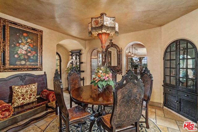 4320 Cedarhurst Circle, Los Angeles CA: https://media.crmls.org/mediaz/11e0adfc-04da-4fbb-9099-41965673fbe2.jpg