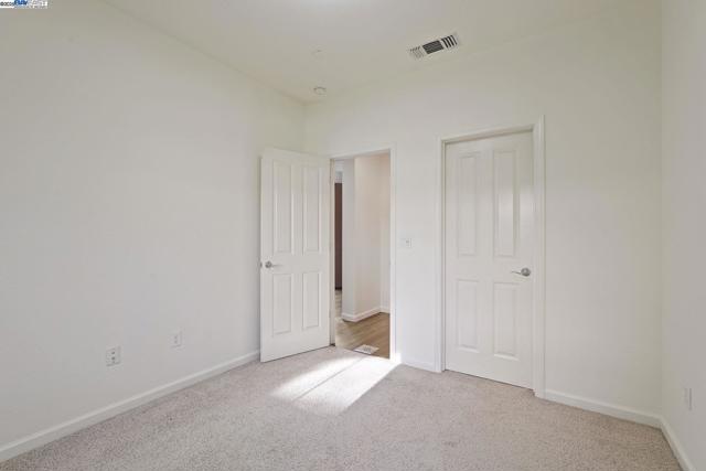 1025 S Fowler Ln, Mountain House CA: https://media.crmls.org/mediaz/11e1ad3c-793c-432e-92e9-c9083b142991.jpg