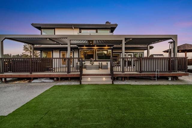 11550 Skyline Boulevard, Oakland CA: https://media.crmls.org/mediaz/11e289e6-271b-444b-bf29-e64dff56ab63.jpg