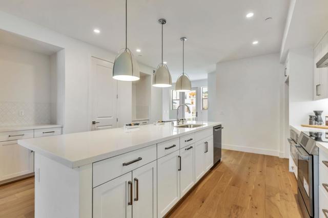 231 Oak Circle, Walnut Creek CA: https://media.crmls.org/mediaz/11e2dd8b-47d1-4257-9cc9-cb5885a4579a.jpg