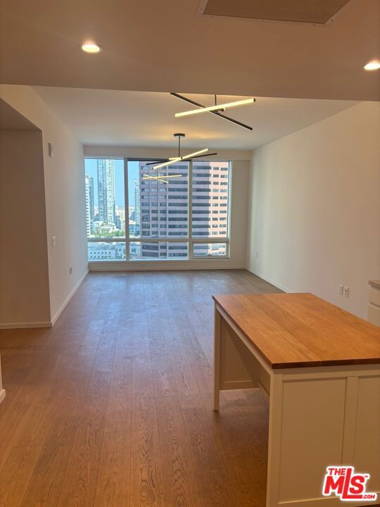 877 Francisco Street, Los Angeles CA: https://media.crmls.org/mediaz/11e30b2e-011c-49e6-92d7-087fb5068678.jpg