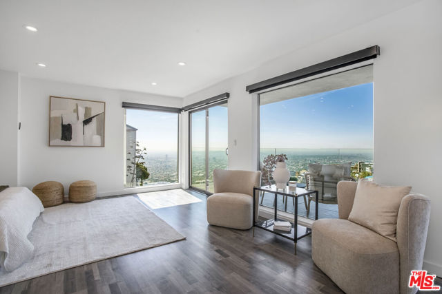 8506 Magnolia Drive, Los Angeles CA: https://media.crmls.org/mediaz/11e3102b-b696-48a2-ad91-7d1e1ad030f7.jpg