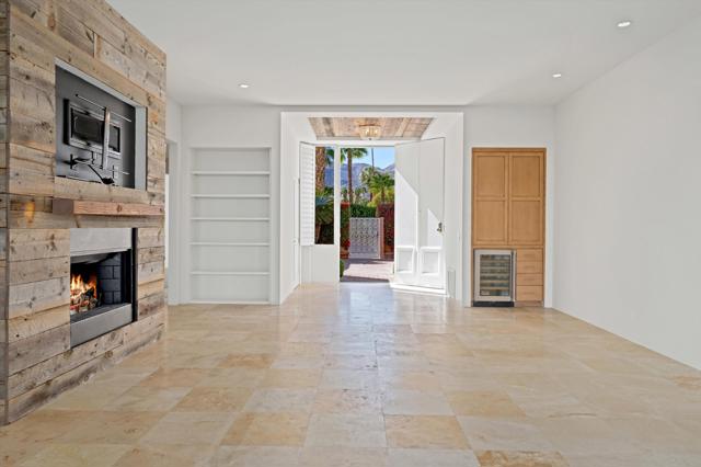 46640 Amir Drive, Palm Desert CA: https://media.crmls.org/mediaz/11e3f2c5-1bc3-4fb9-a18a-bce8eda577b1.jpg