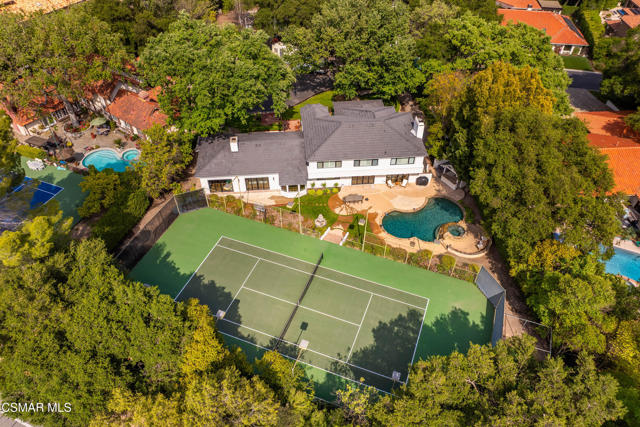 1211 Ridgecrest Place, Westlake Village CA: https://media.crmls.org/mediaz/11e478e8-404a-4780-8415-49977d633a44.jpg