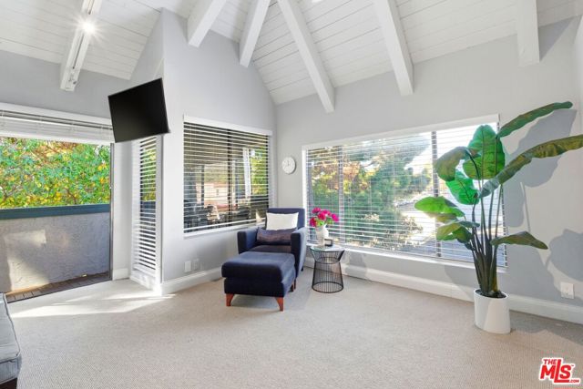 1013 16th Street, Santa Monica CA: https://media.crmls.org/mediaz/11e52708-9676-494d-9db1-c6562d9f75bc.jpg