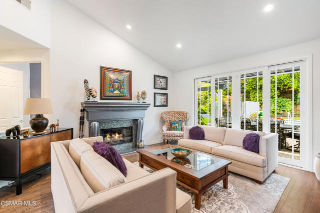 775 Parmenter Avenue, Thousand Oaks CA: https://media.crmls.org/mediaz/11e5c6fd-2aef-49a6-919e-7f6d5d5fe7d1.jpg