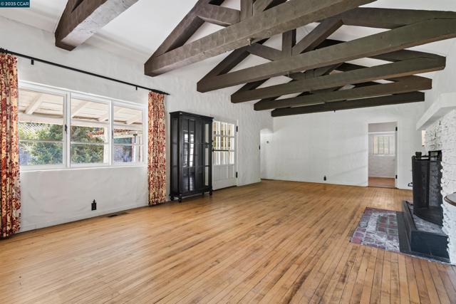 2339 Tice Valley Blvd, Walnut Creek CA: https://media.crmls.org/mediaz/11e5f96e-732d-4ccf-af3e-6f198a9427df.jpg