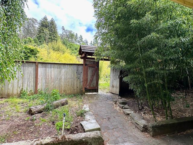 5601 Freedom Boulevard, Aptos CA: https://media.crmls.org/mediaz/11e66044-f292-4c53-baa3-8208dbf4e197.jpg