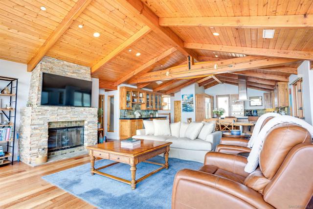 1464 Summit Ave, Cardiff by the Sea CA: https://media.crmls.org/mediaz/11e69557-bdfd-4273-b838-864e8d24b5a6.jpg