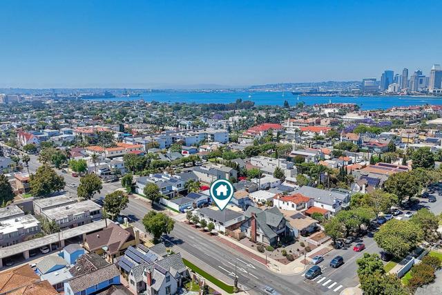 1221 4th St, San Diego CA: https://media.crmls.org/mediaz/11e6aca3-4127-45ad-80fc-483f871836fe.jpg