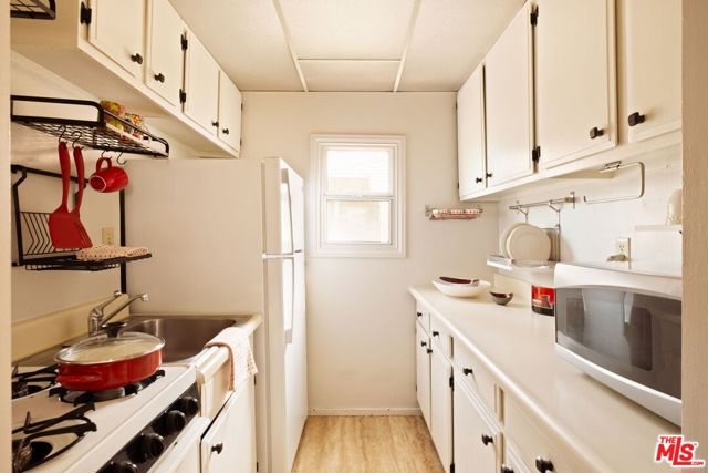 1620 N Genesee Avenue, Los Angeles CA: https://media.crmls.org/mediaz/11e6c5d2-cc0b-434c-8cad-927faba36999.jpg
