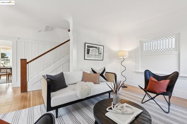1532 Walnut St, Berkeley CA: https://media.crmls.org/mediaz/11e6efeb-c2e9-4ad3-b63c-87ab2d55e7f2.jpg