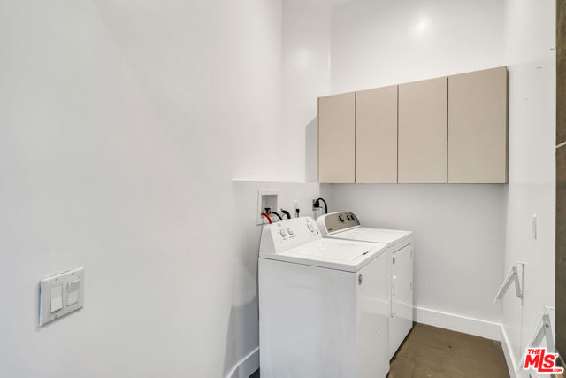 3026 PASSMORE Drive, Los Angeles CA: https://media.crmls.org/mediaz/11e791eb-2751-41cb-950c-260c59885a54.jpg
