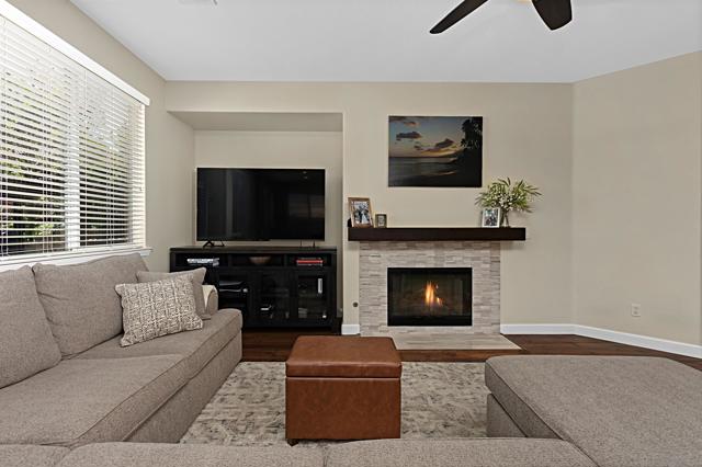 1104 Parkview Dr, Oceanside CA: https://media.crmls.org/mediaz/11e7b08f-795f-47c0-b5c5-057694e48d02.jpg