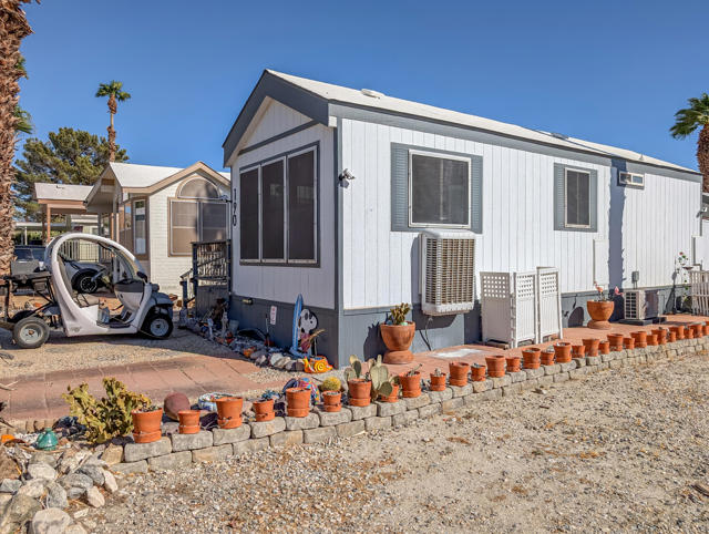70200 Dillon Road, Desert Hot Springs CA: https://media.crmls.org/mediaz/11e7bbc7-d1c4-4a34-8113-cede938921e8.jpg